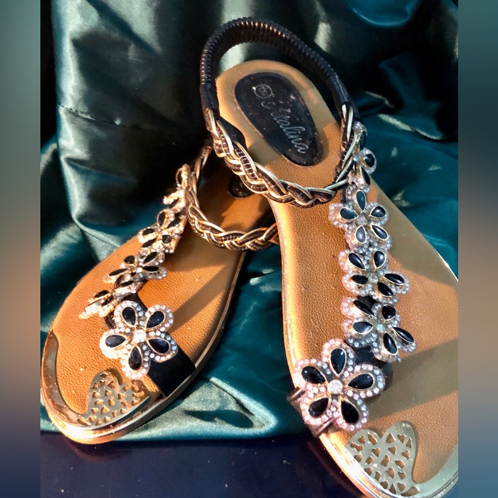 Elegant Black/Gold Or White/Gold Women's Sandals Featuring Sequined Flowers